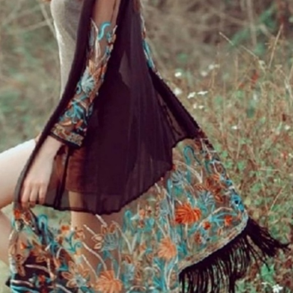 Duster✴️ Black w/ floral embroidering & fringe - Picture 2 of 6
